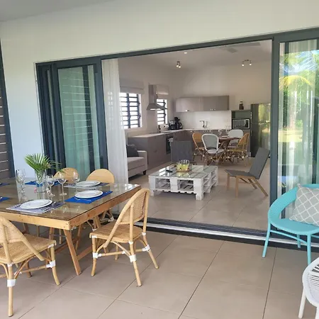La Mivoie Beachfront With Private Pool Riviere Noire Exterior photo
