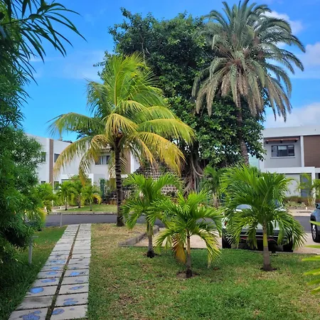 La Mivoie Beachfront With Private Pool Riviere Noire Exterior photo