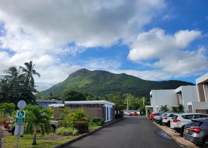 La Mivoie Beachfront With Private Pool