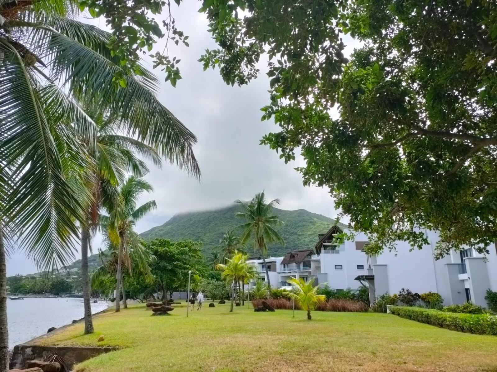 La Mivoie Beachfront With Private Pool فيلة