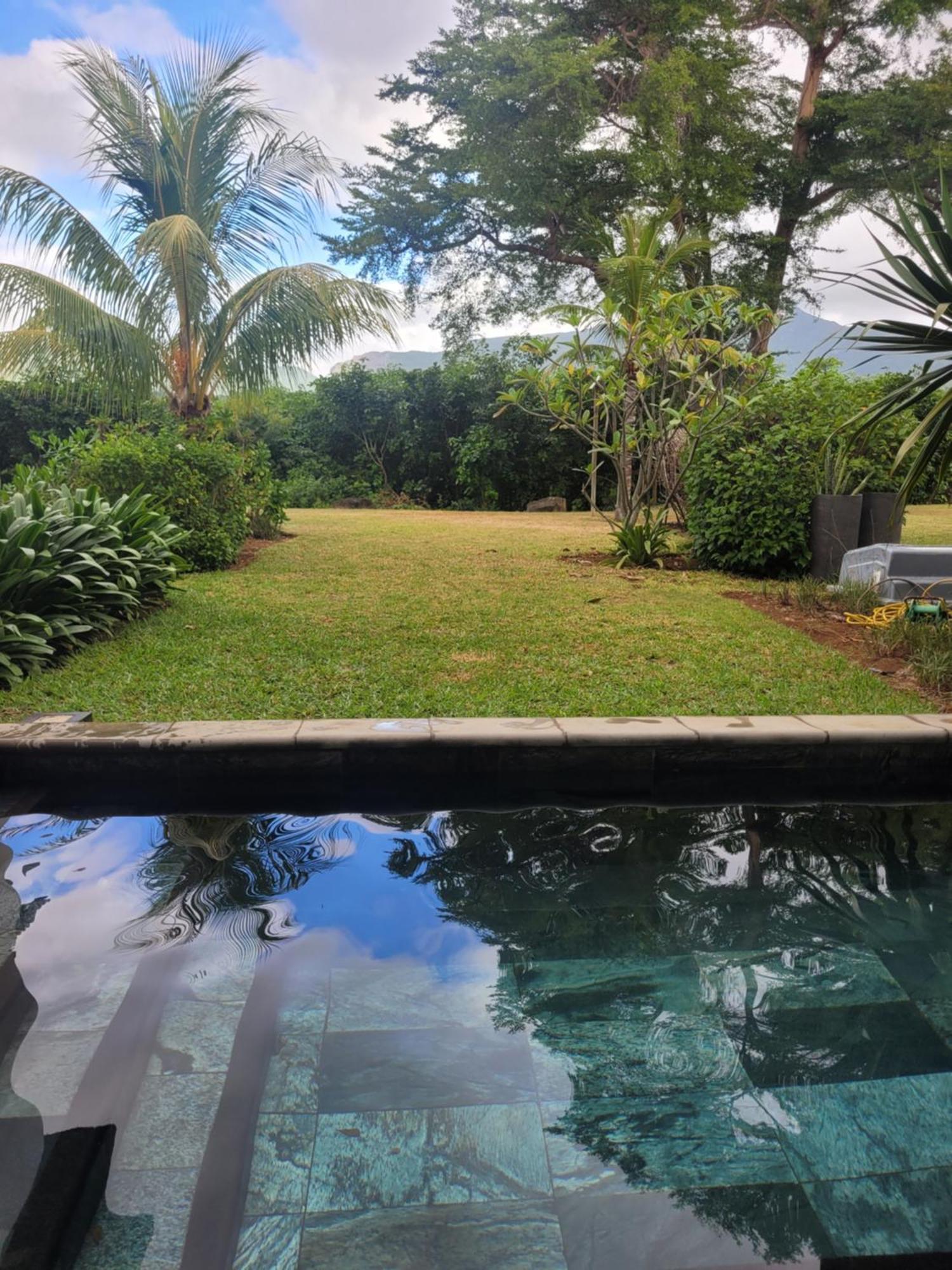 فيلة La Mivoie Beachfront With Private Pool ريفير نوار