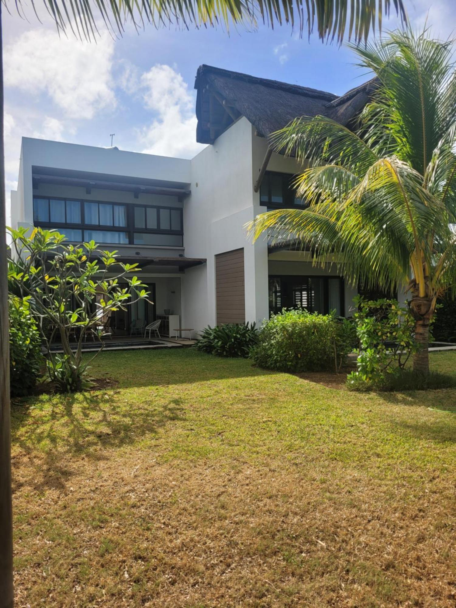 La Mivoie Beachfront With Private Pool فيلة